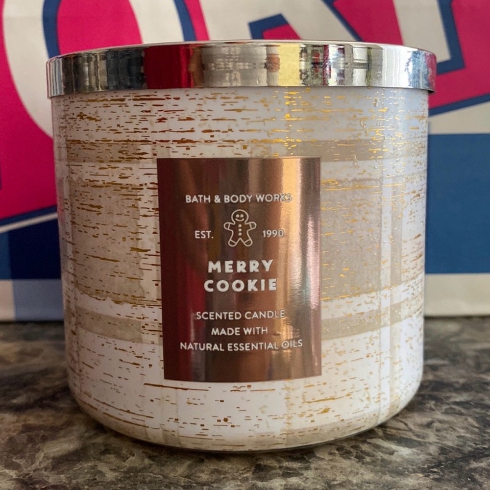 Bath & Body Works Merry Cookie Candle - White and Silver, NWT